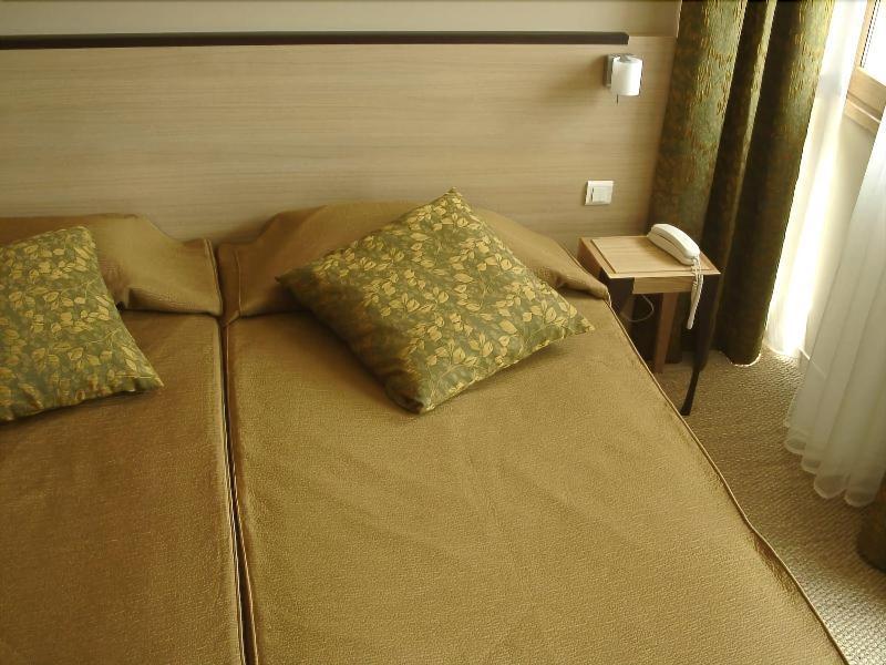 Hotel Les Esclargies โรกามาดูร์ ภายนอก รูปภาพ